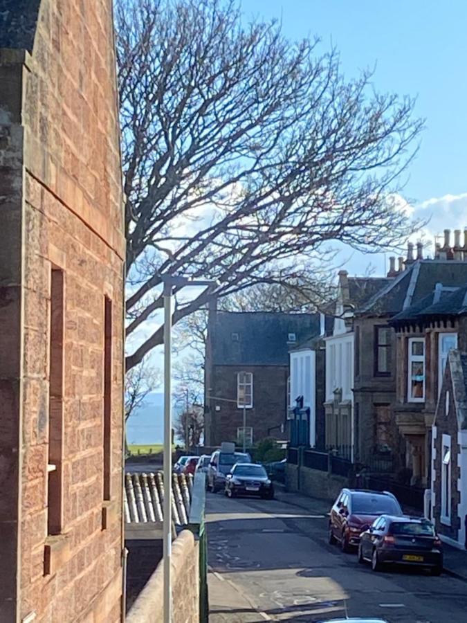 Arbroath Luxury Apartment In Mcm Style Exterior photo